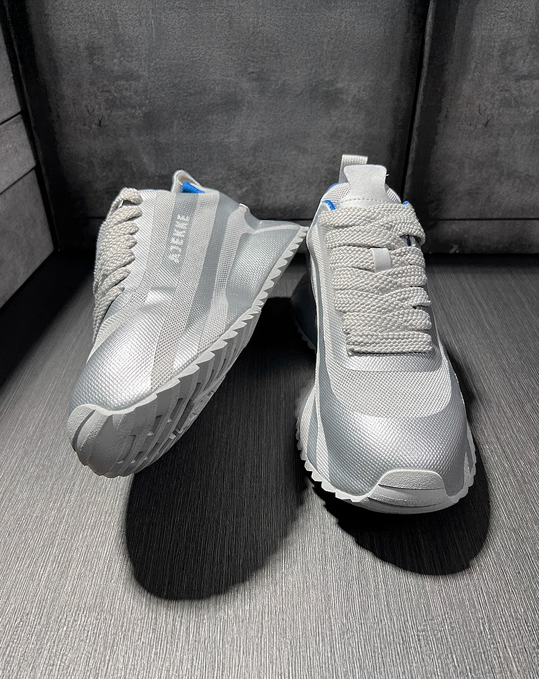 ♂♀Dynamic Stripe Sneakers