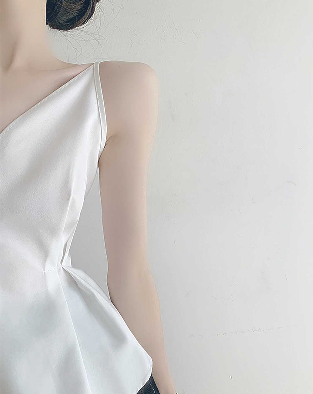 ♀Waist Tuck Asymmetric Camisole
