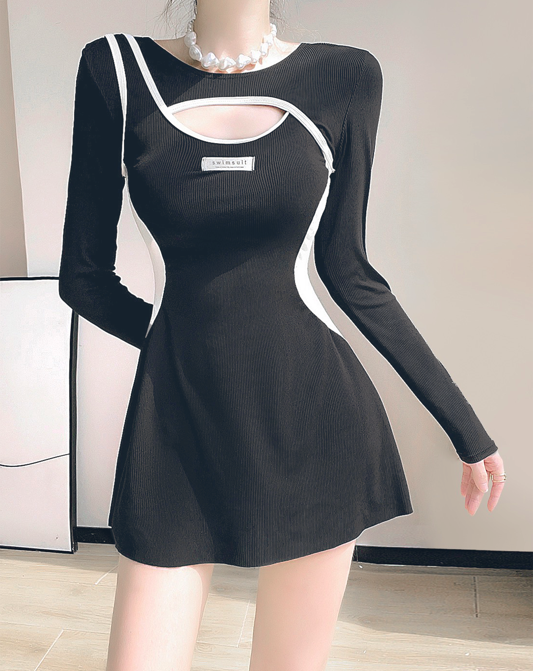♀Cutout Decollete Swimsuit