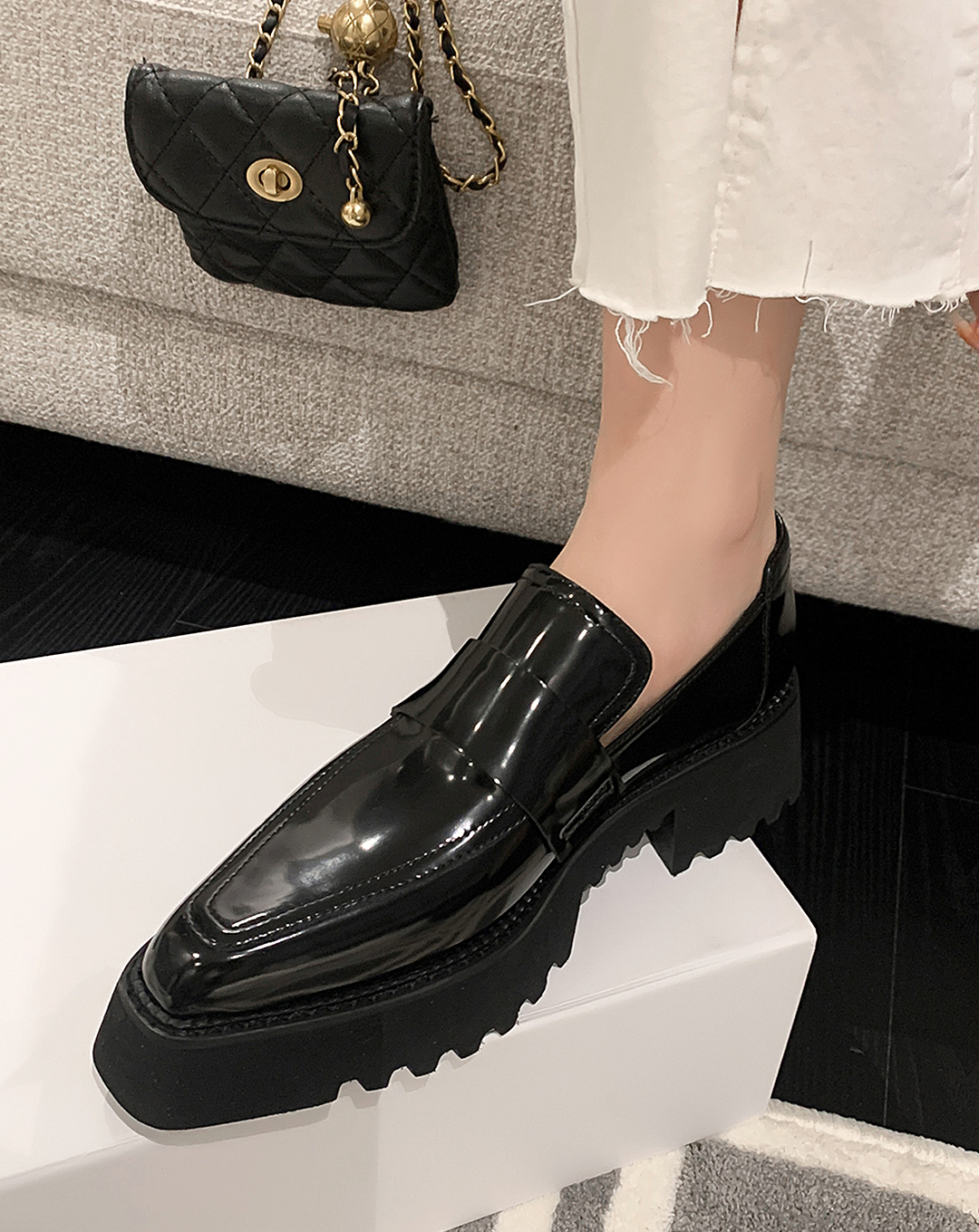 ♀本革/Chisel Toe Platform Loafers