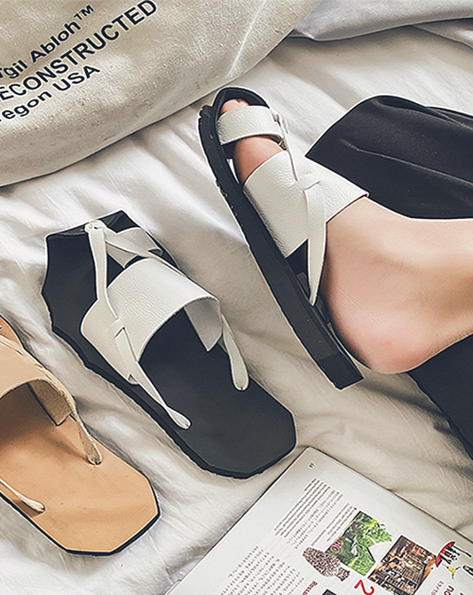 ♂♀Leather Fluffy Thumb Loop Sandals