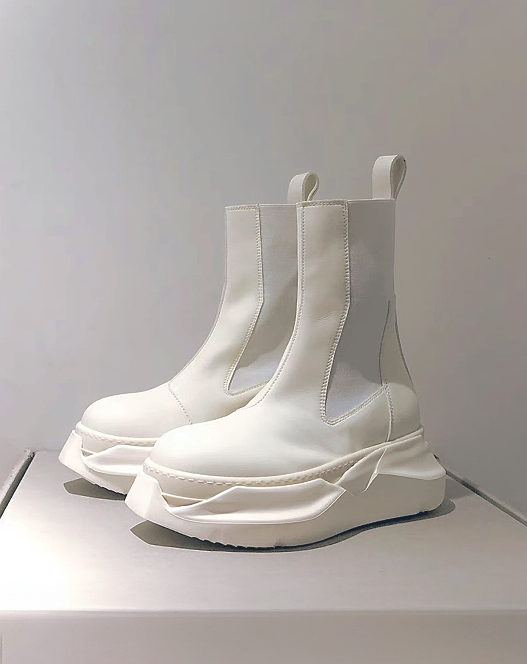 ♀Angular Sole Chelsea Boots