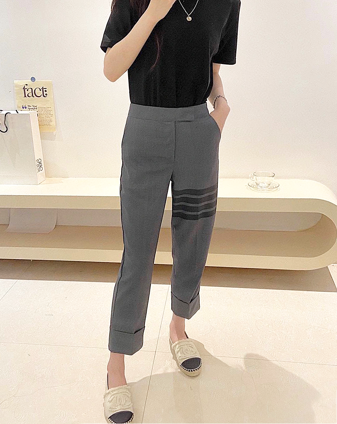 ♀One Side Border Slacks