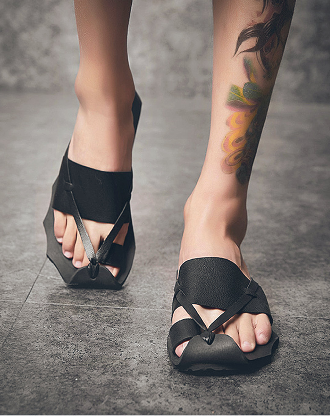 ♂♀Leather Fluffy Thumb Loop Sandals