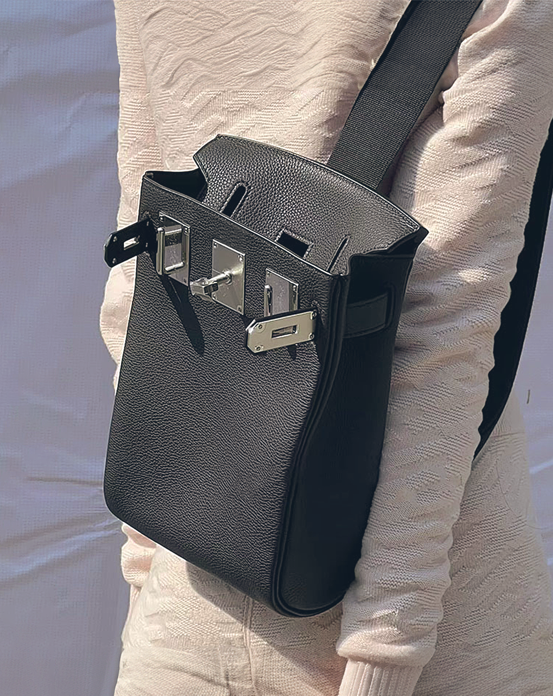 ♂♀本革/Square Leather Body Bag