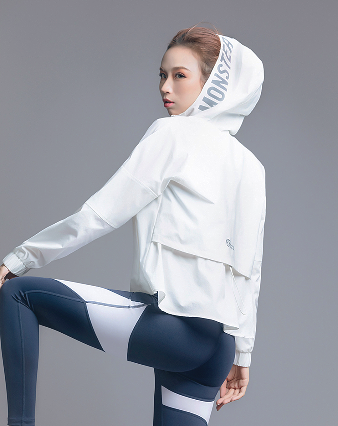 ♀Hood Logo Windbreaker