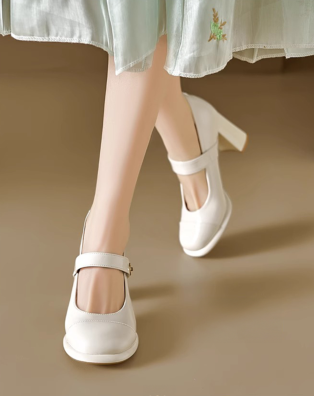 ♀Charm Button Pumps
