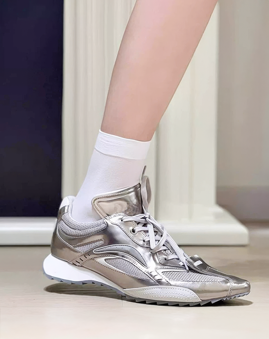 ♀本革/Metallic Sleek Pointed Sneakers