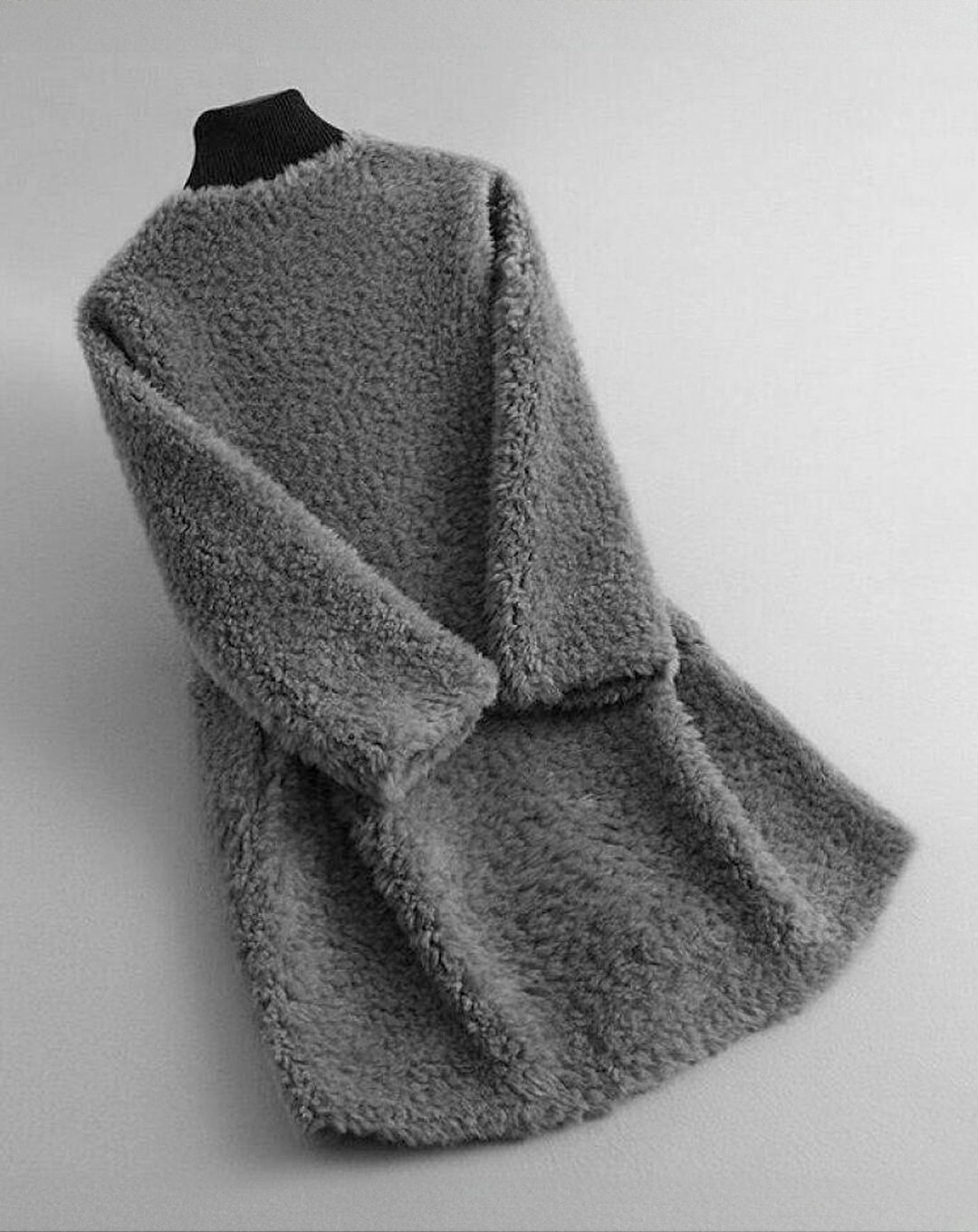 ♀Collarless Boa Coat