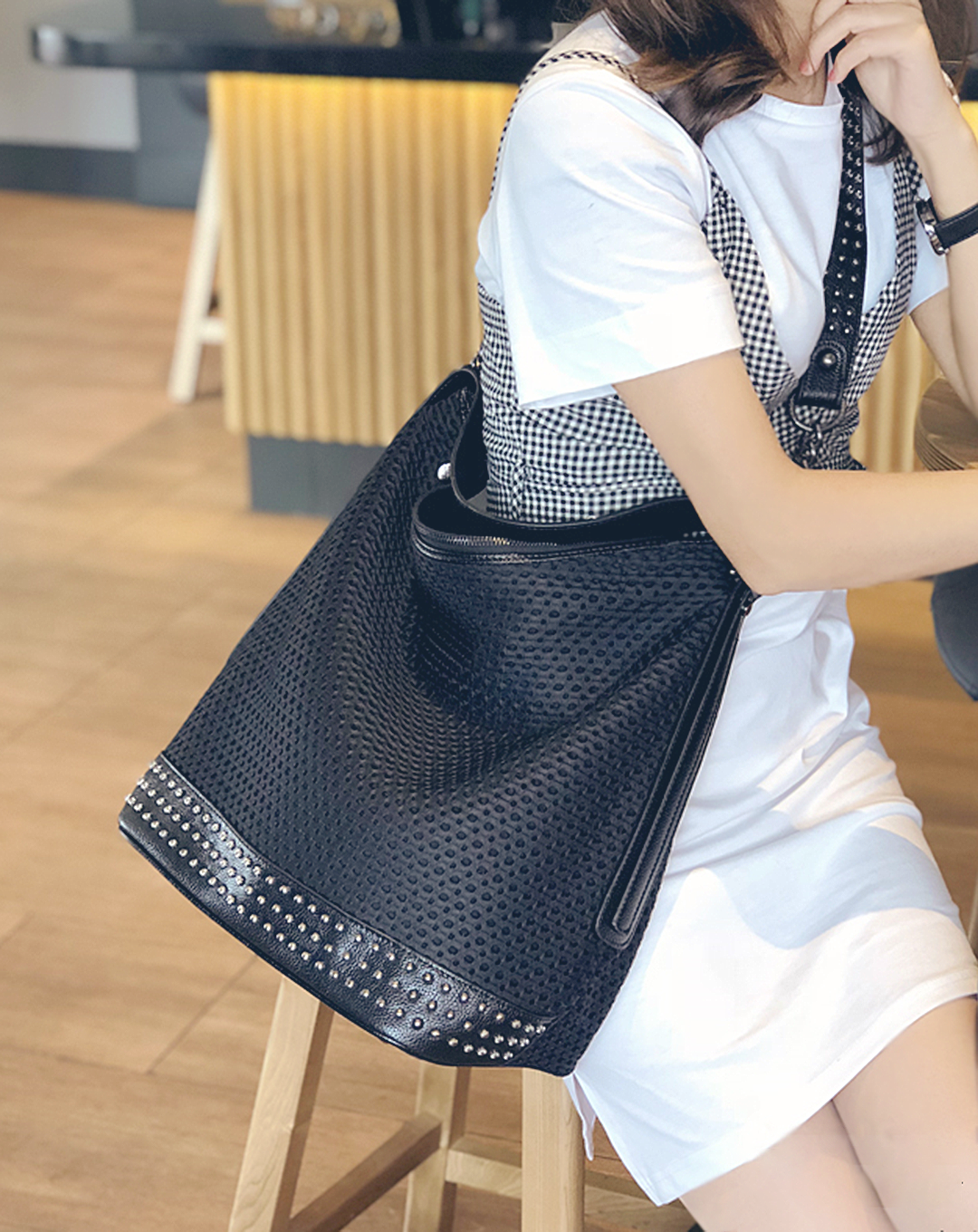 本革/Mesh and Studs Design Leather Bag