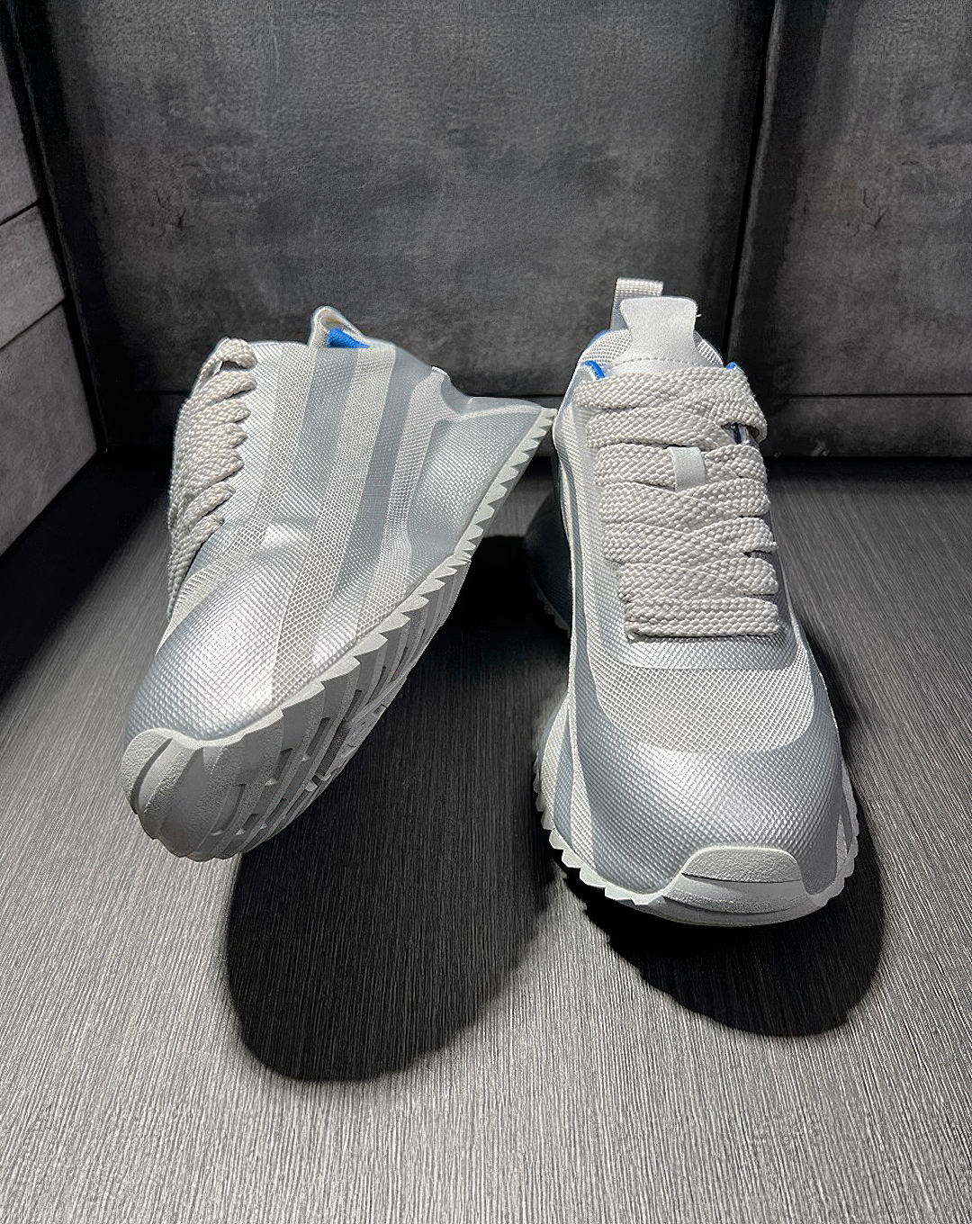 ♂♀Dynamic Stripe Sneakers