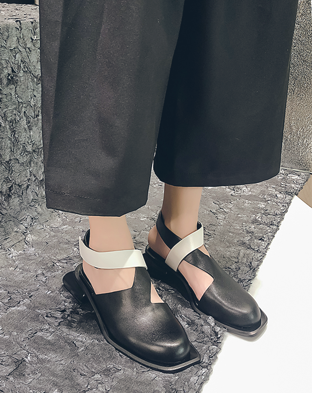 ♀本革/Square Heel Cross Strap Shoes