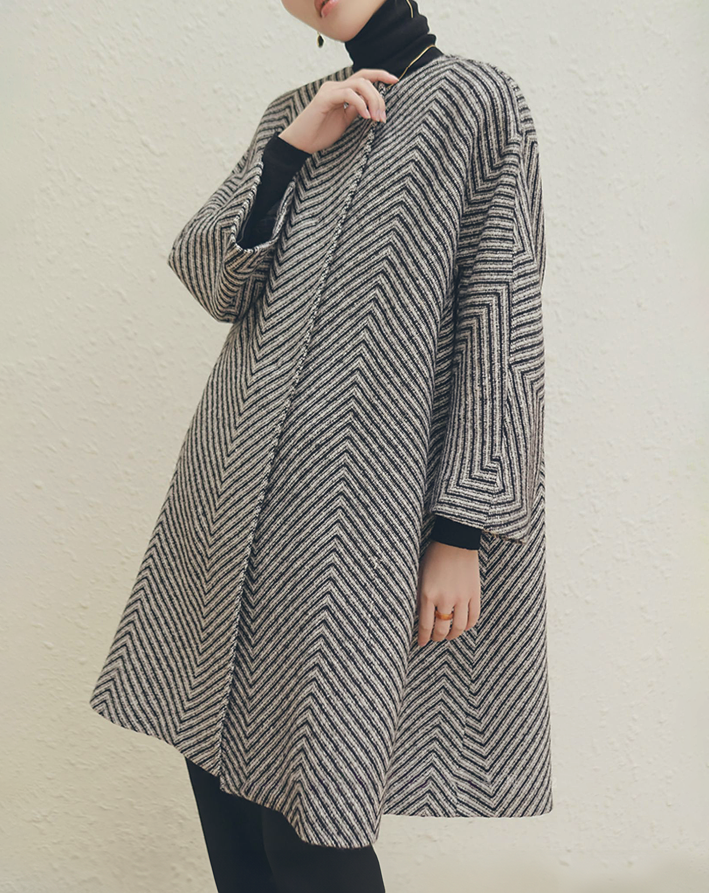 ♀Collarless Herringbone Coat