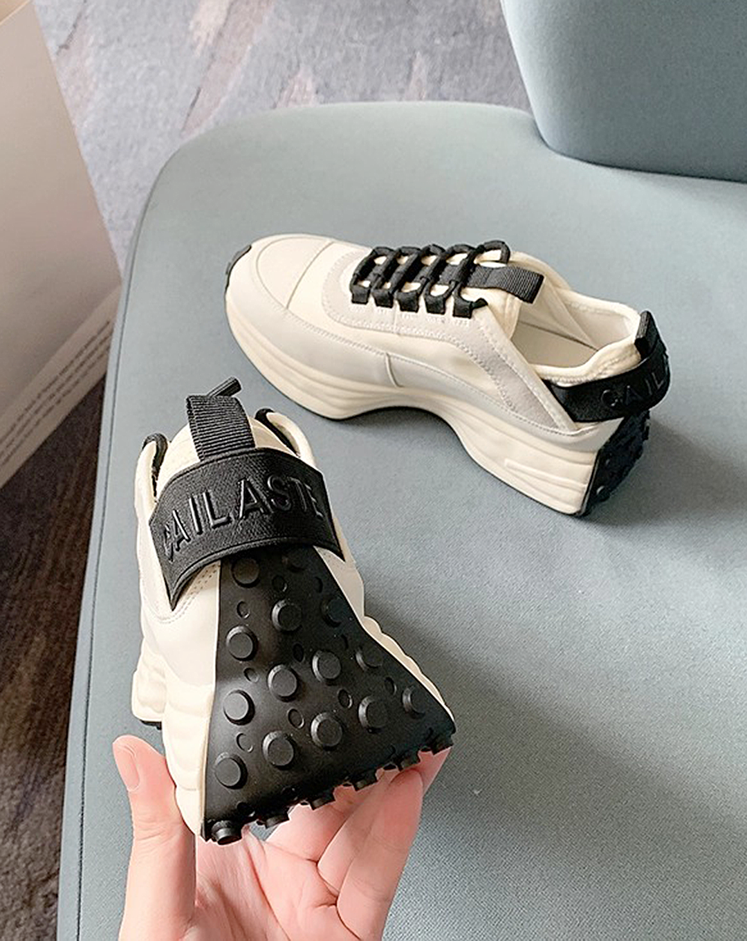 ♀本革/Grip Rise Sneakers