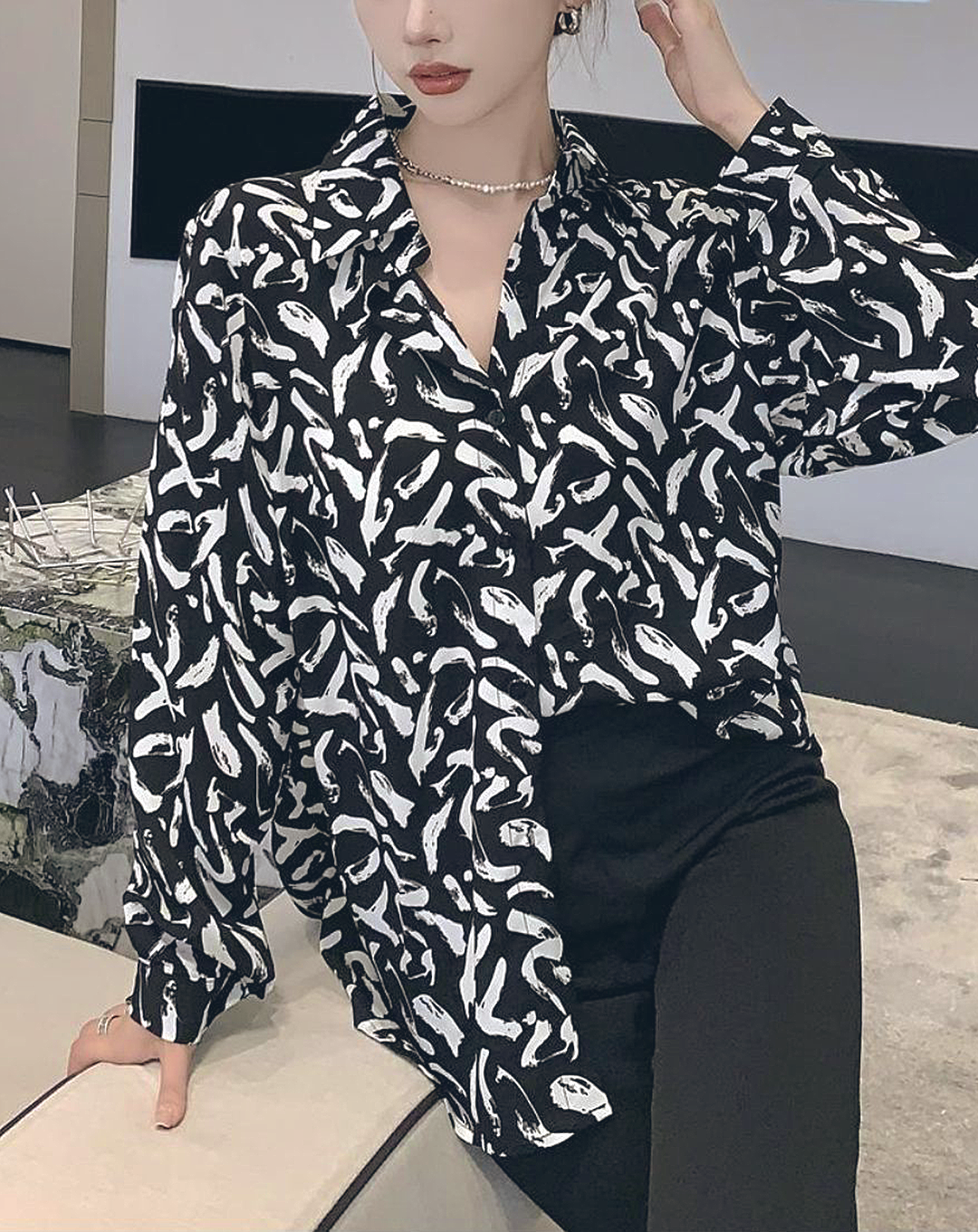 ♀Back Cutout Shirt