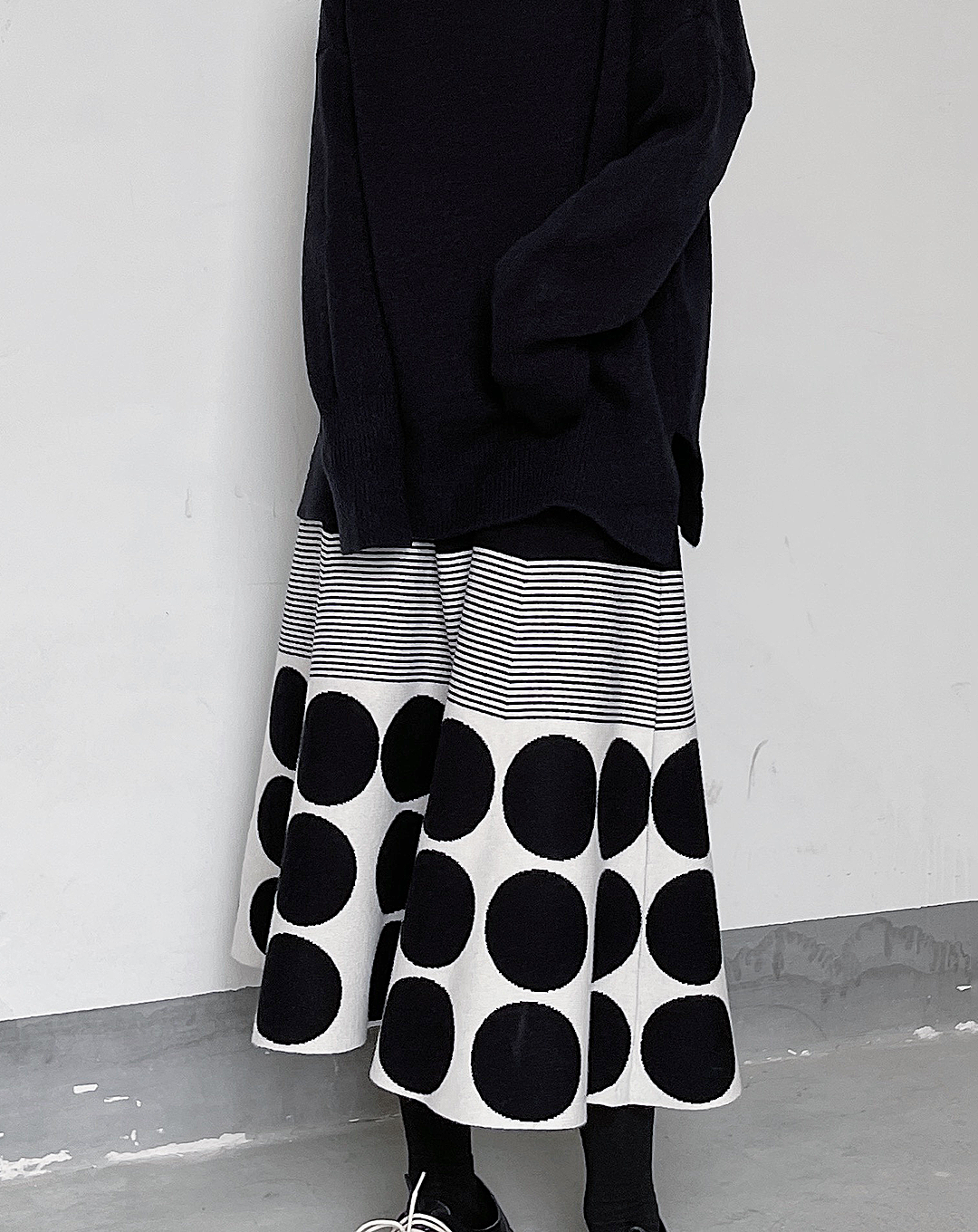 ♀Monotone Polka Dot Skirt