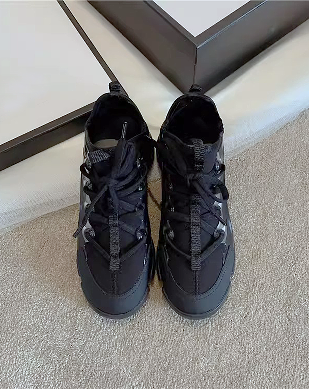 ♀本革/Bold Curve Sneakers