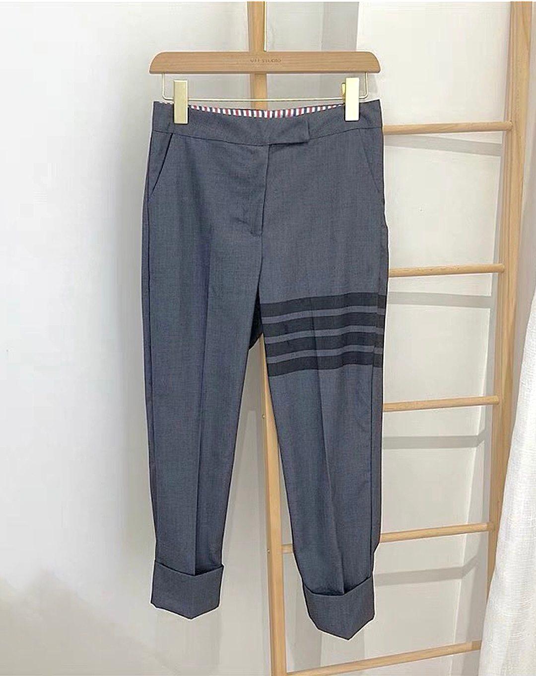 ♀One Side Border Slacks