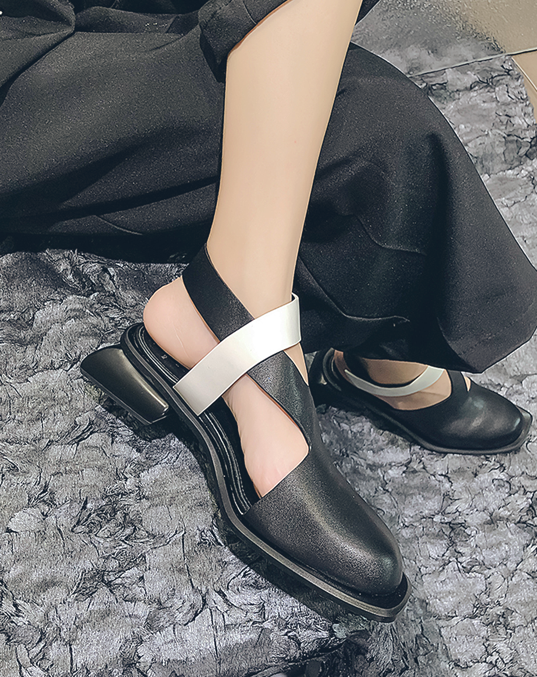 ♀本革/Square Heel Cross Strap Shoes
