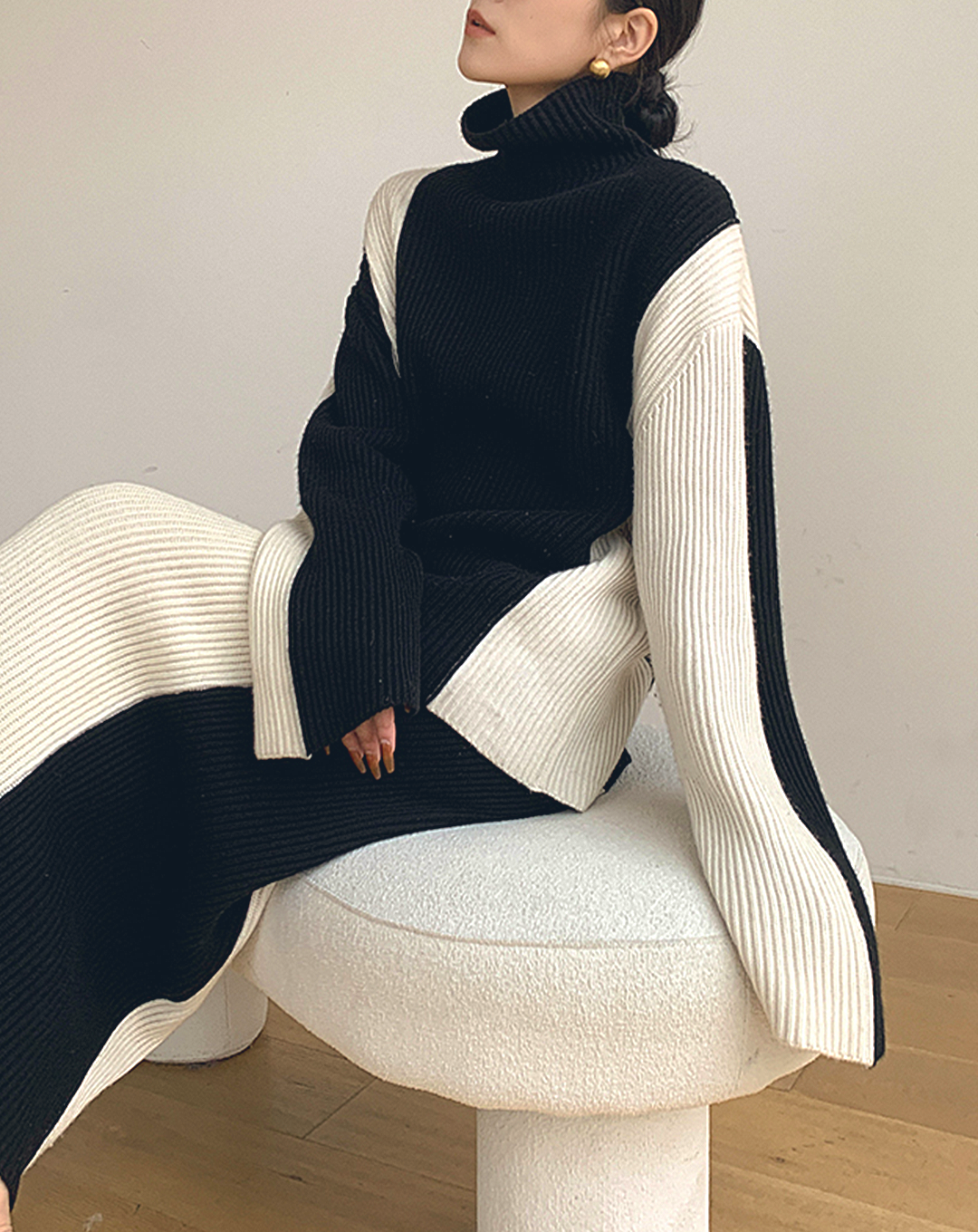 ♀Bicolor High Neck Knit & Skirt