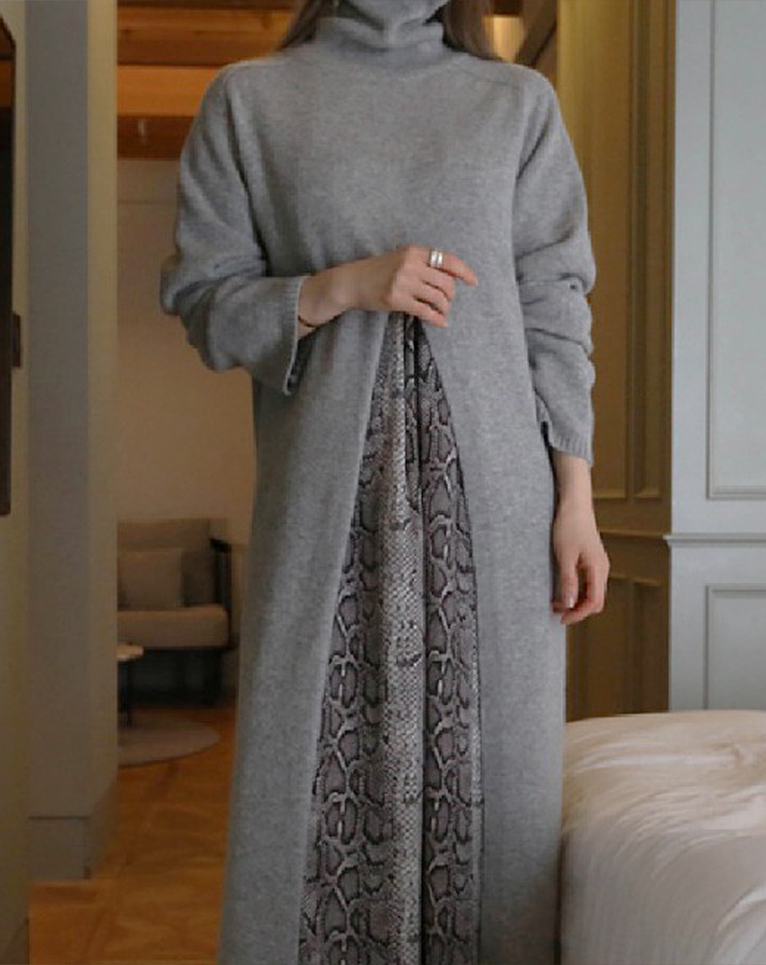 ♀Deep Slit Long Knit