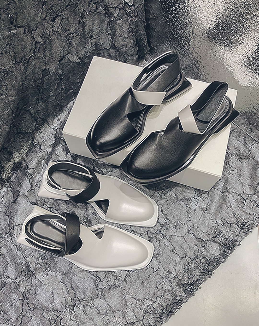 ♀本革/Square Heel Cross Strap Shoes