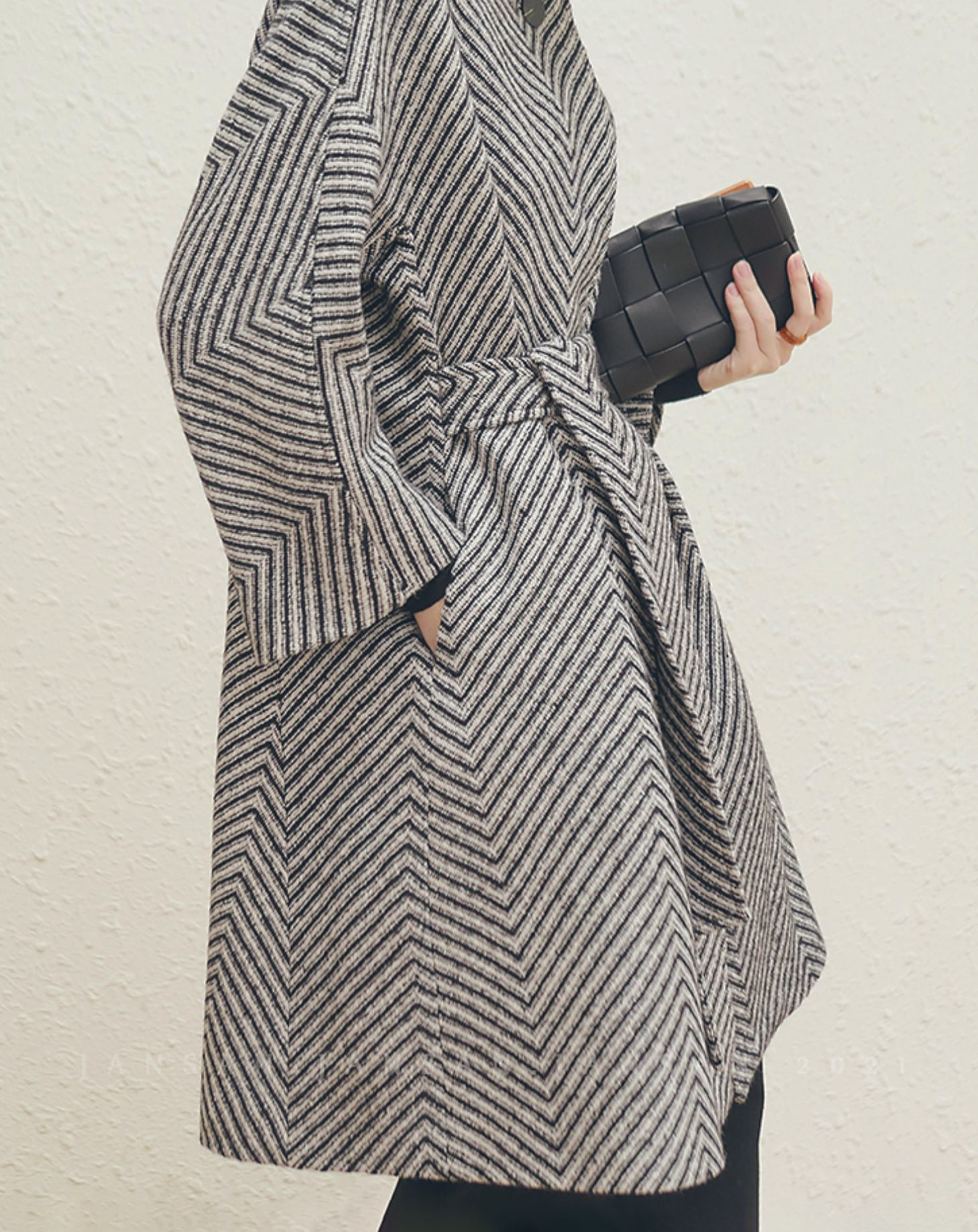 ♀Collarless Herringbone Coat