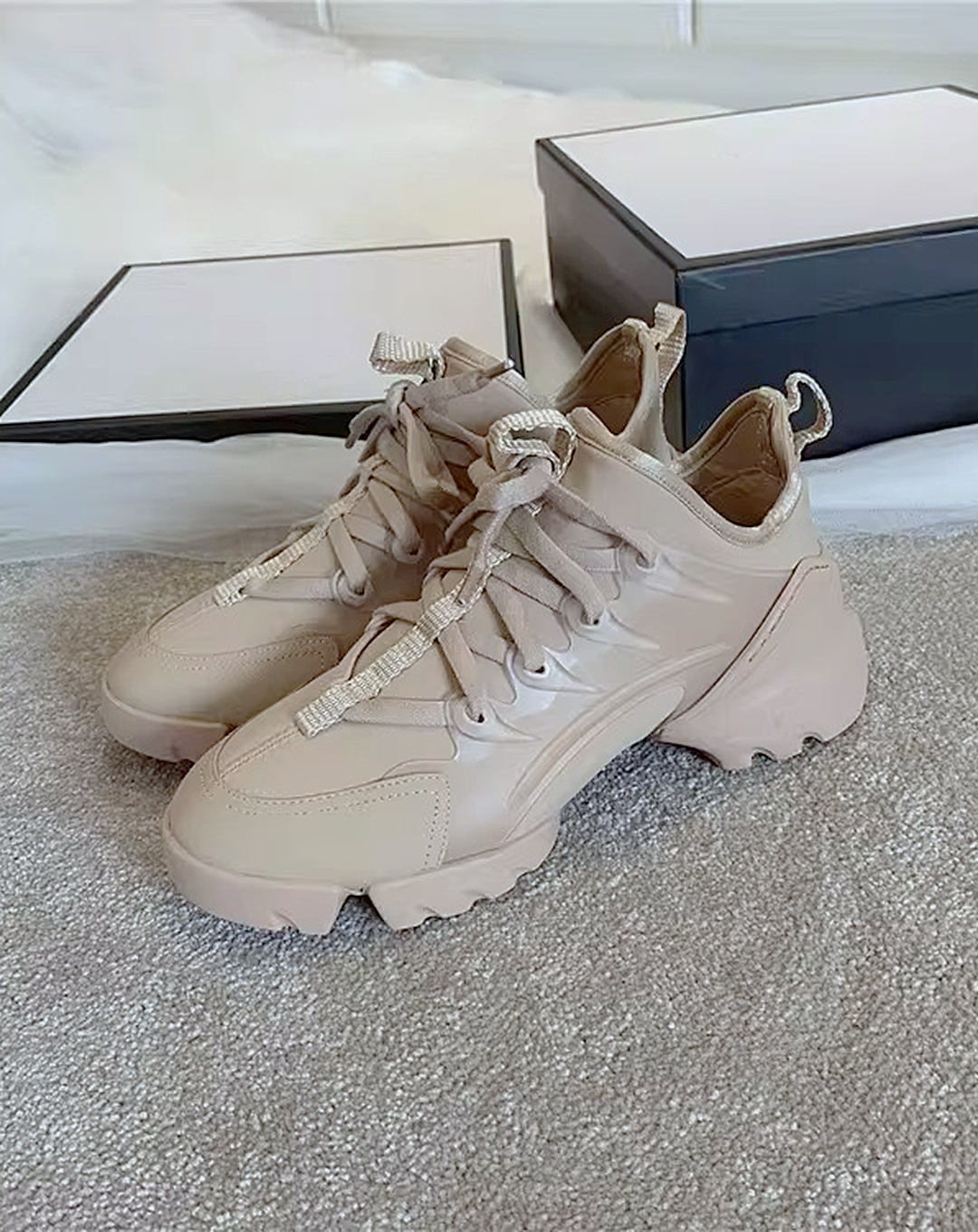 ♀本革/Bold Curve Sneakers