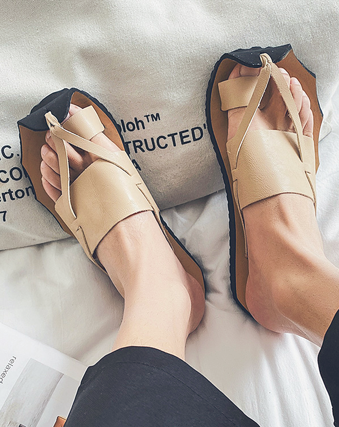 ♂♀Leather Fluffy Thumb Loop Sandals