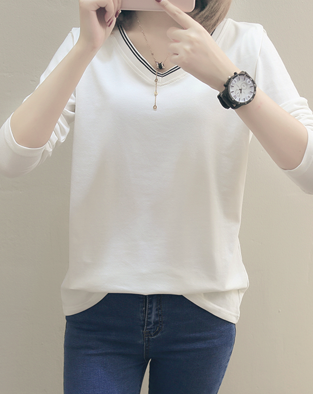 ♀Straight Line V-neck Shirt