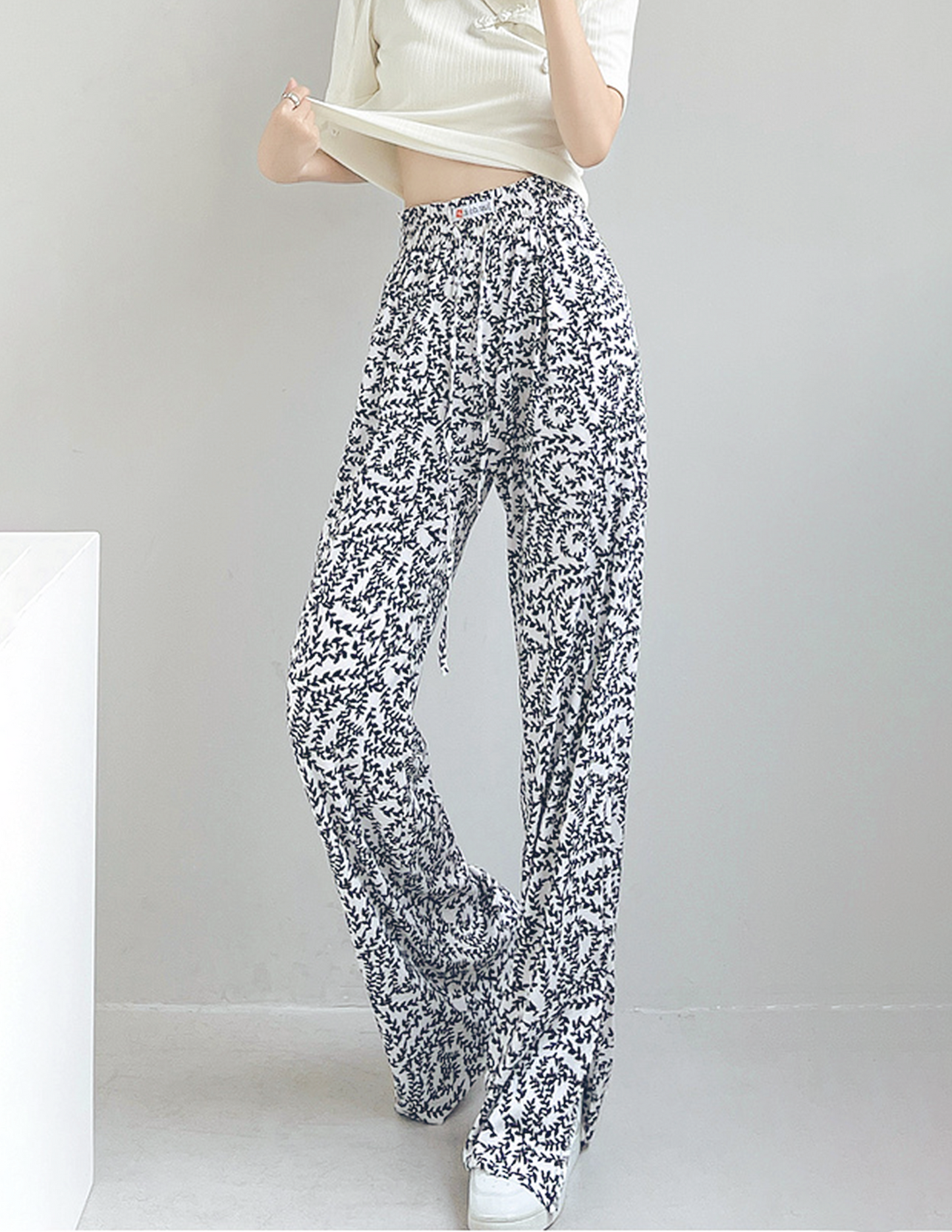 ♀Monochrome Botanical Pattern Pants