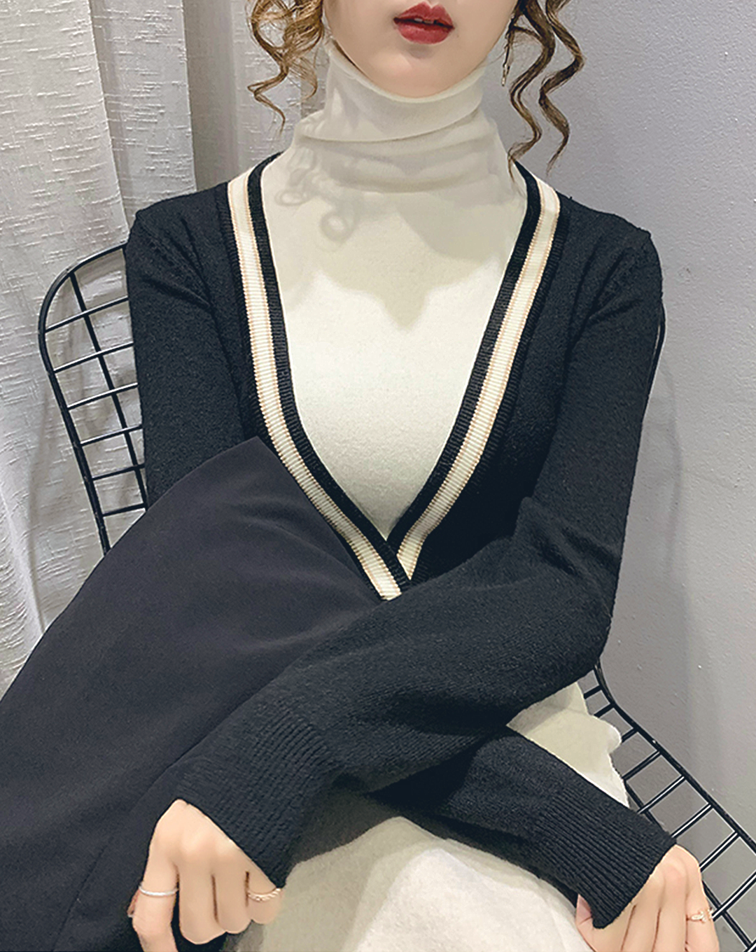 ♀V-neck Line Layered Knit
