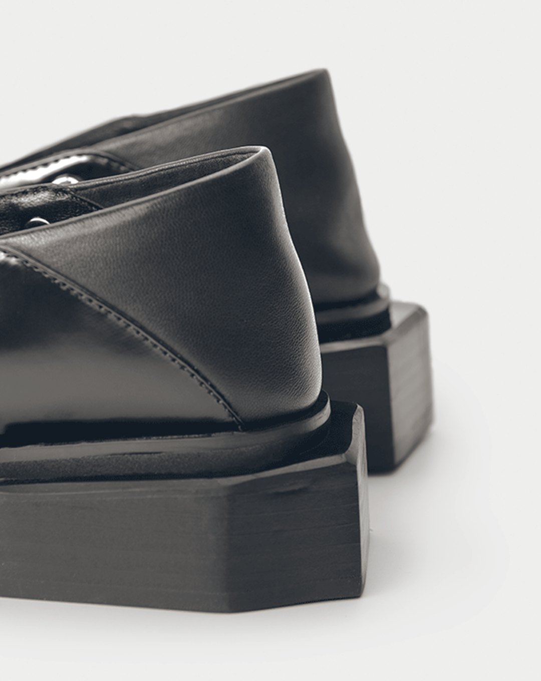 ♀Crease Design Square Toe Loafer