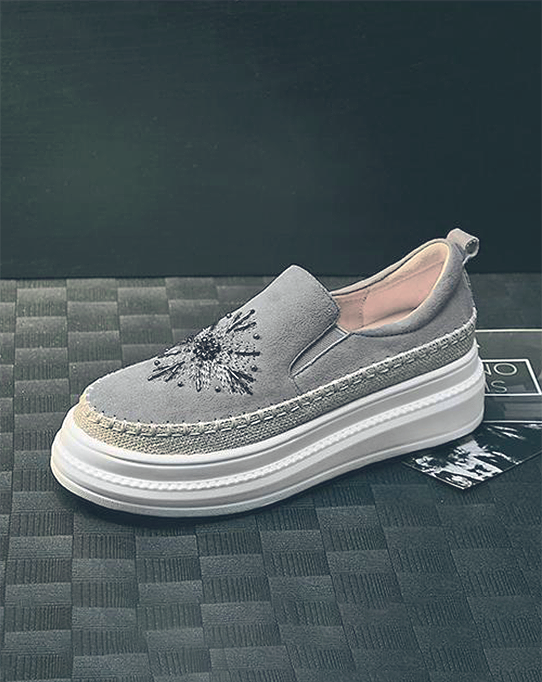 ♀本革/Embroidered Design Platform Slip-on