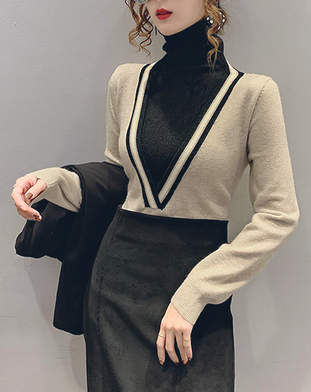 ♀V-neck Line Layered Knit