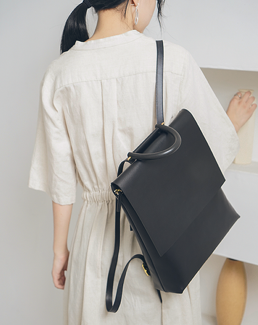 本革/Square Flap Backpack