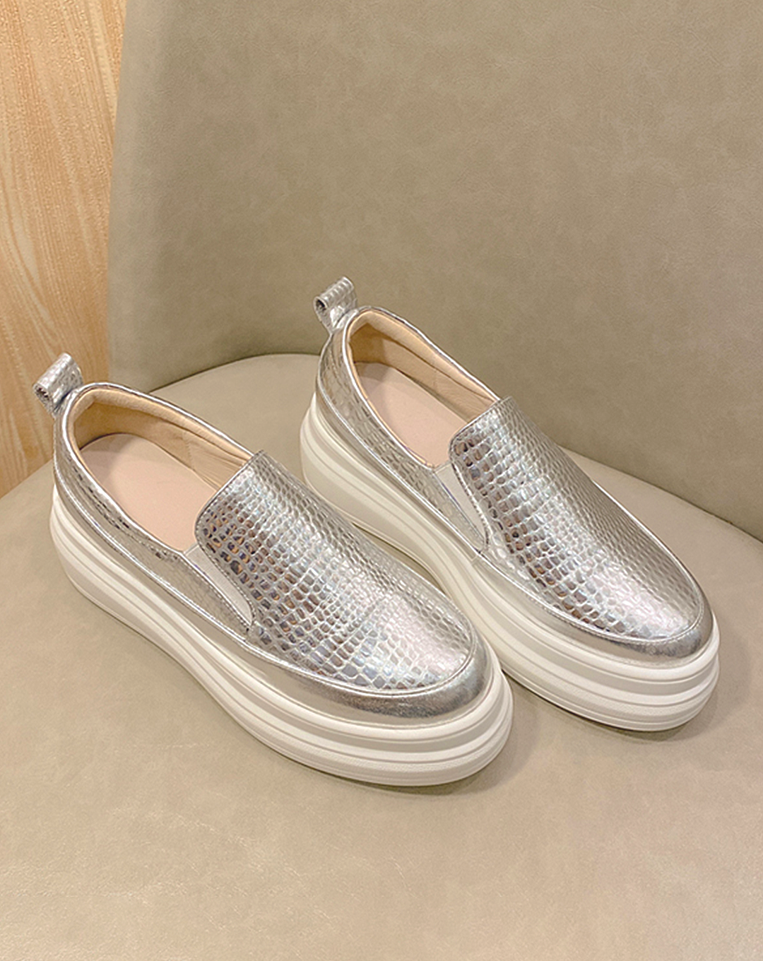 ♀ 本革/Metallic Platform Slip-ons