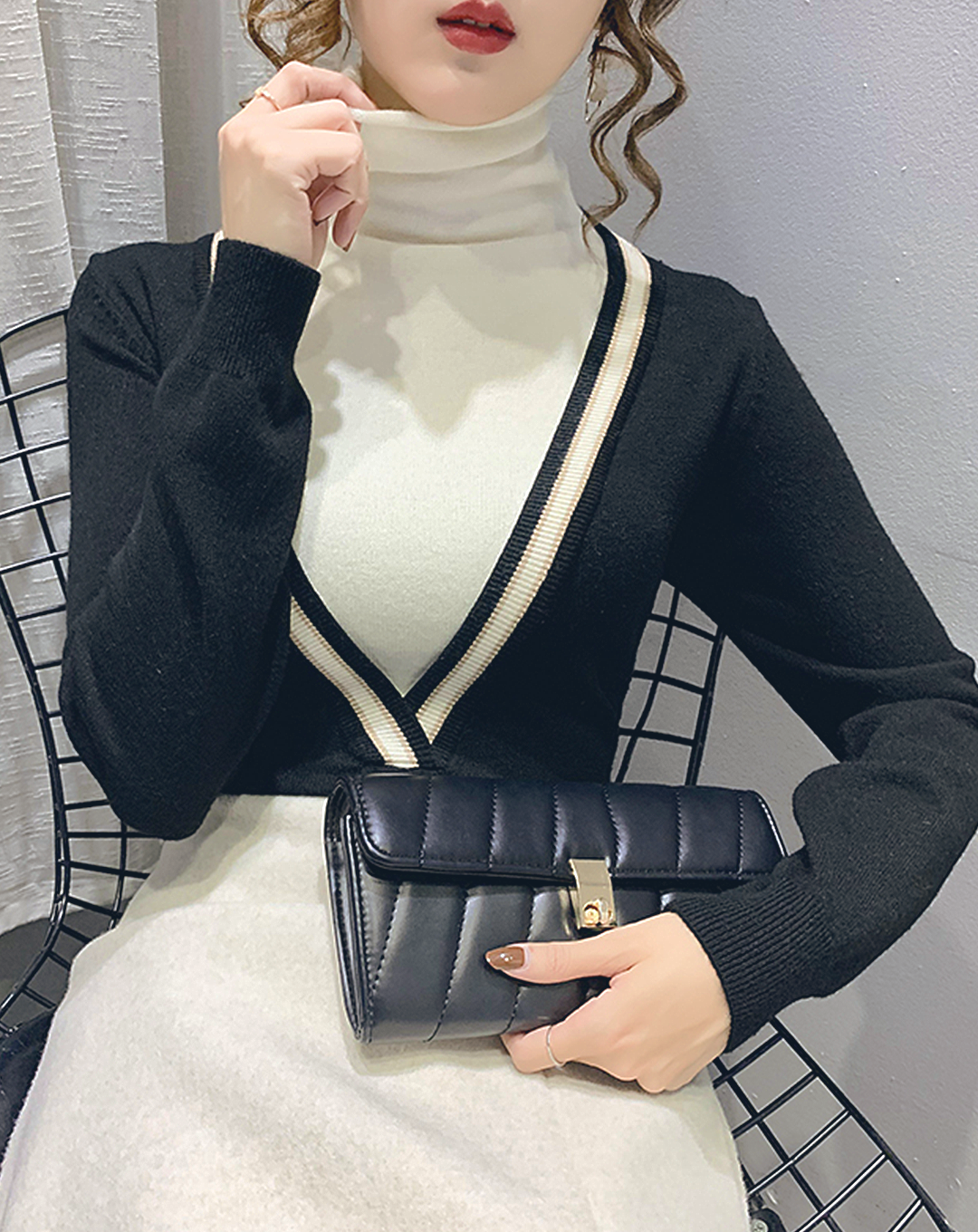 ♀V-neck Line Layered Knit