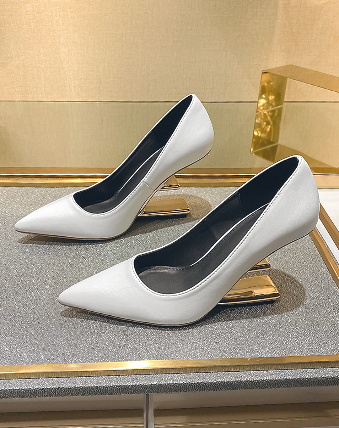♀ 本革/Metal Heel Pointed Toe Shoes