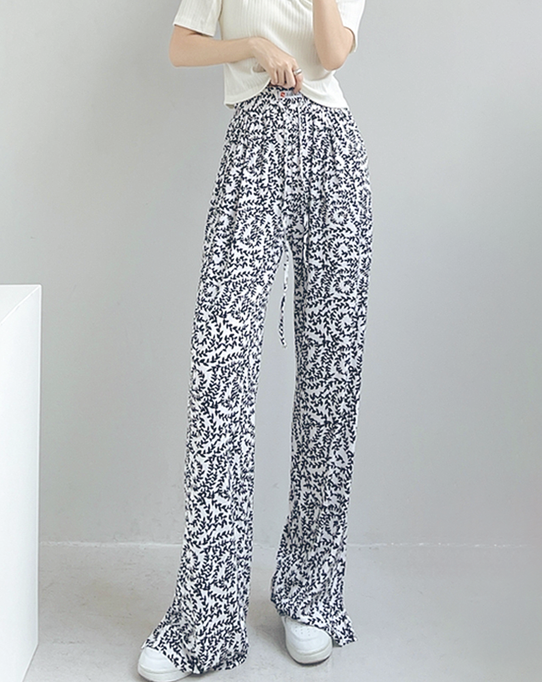 ♀Monochrome Botanical Pattern Pants