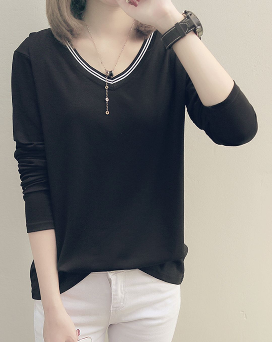 ♀Straight Line V-neck Shirt