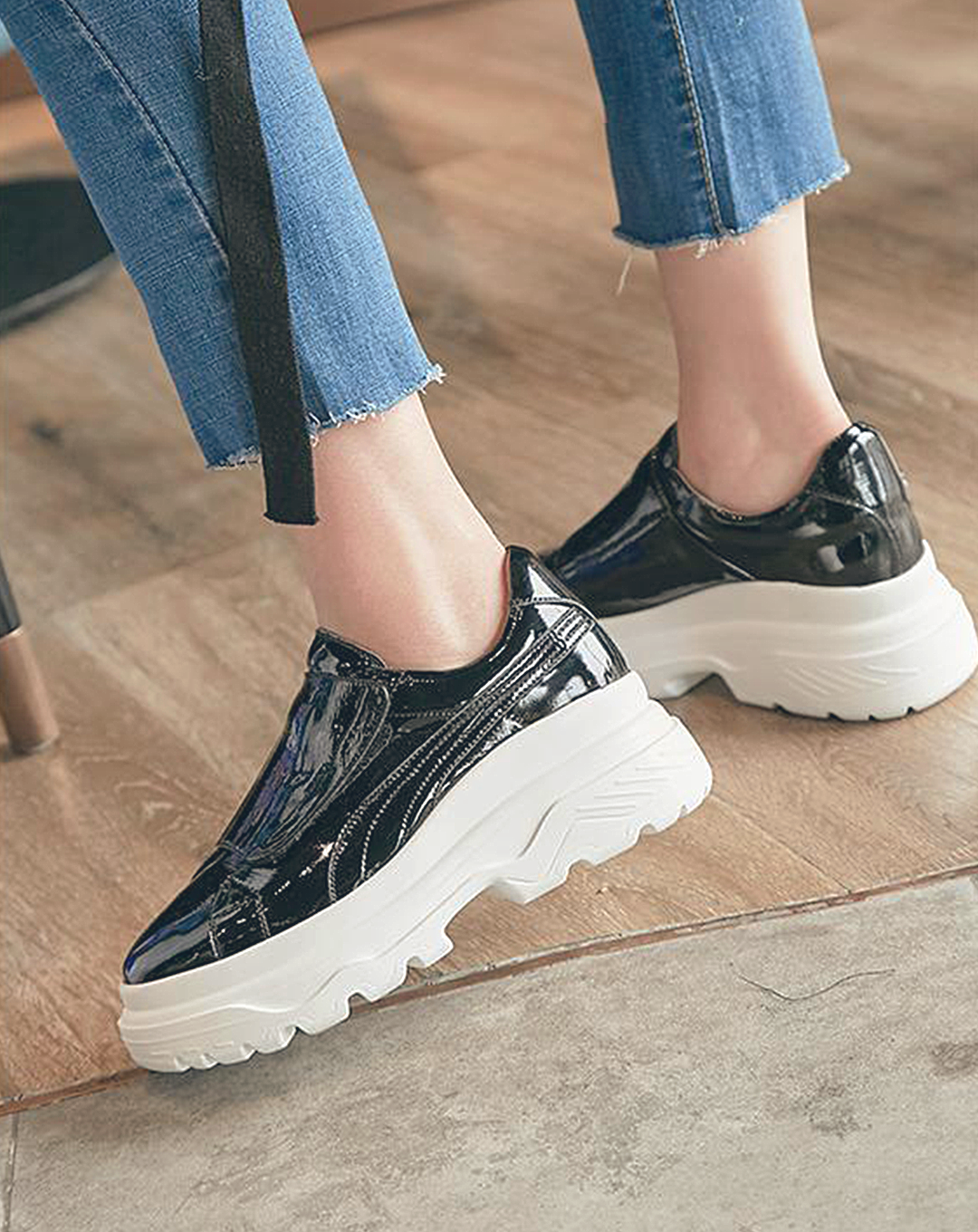 ♀ 本革/Velcro Leather Sneakers