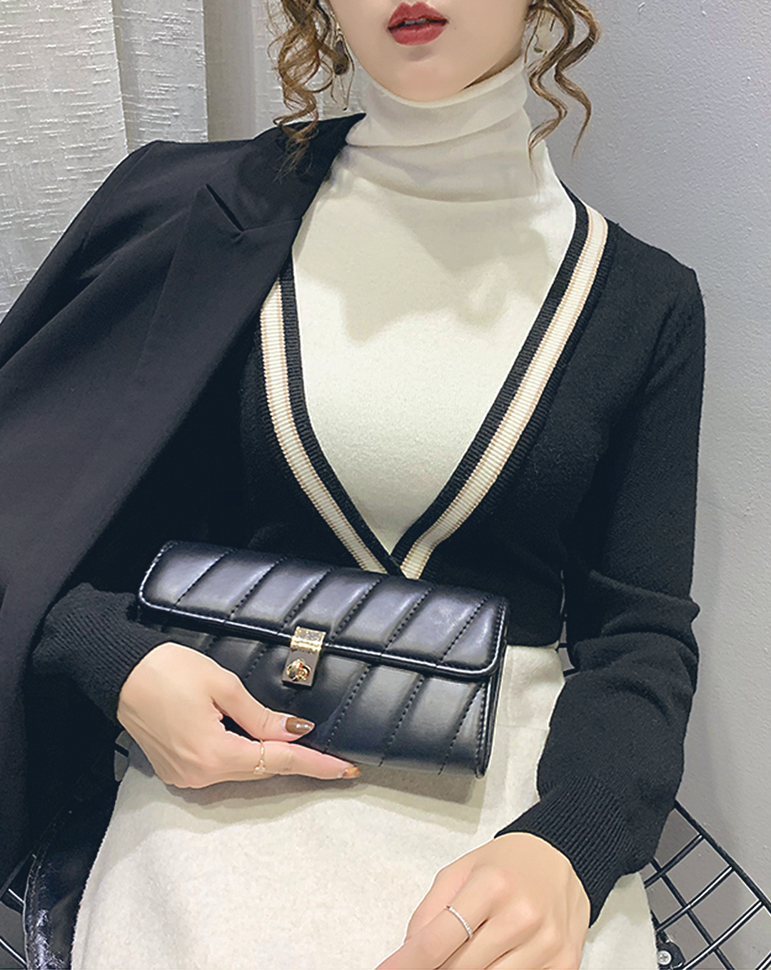 ♀V-neck Line Layered Knit
