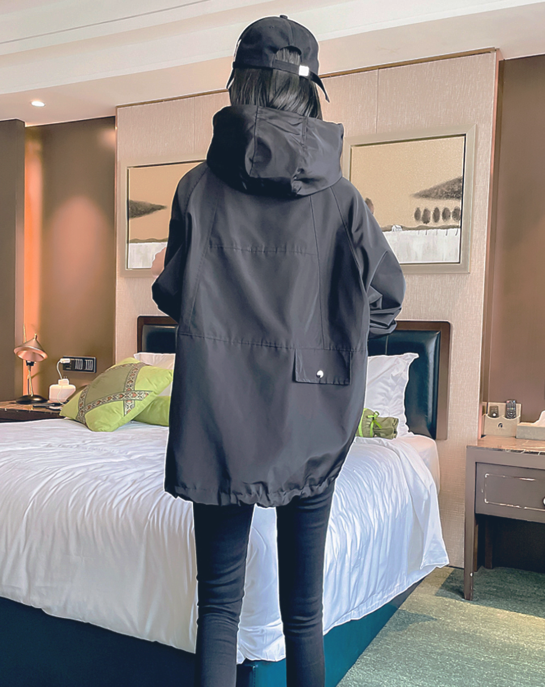♀Zip Black Windbreaker