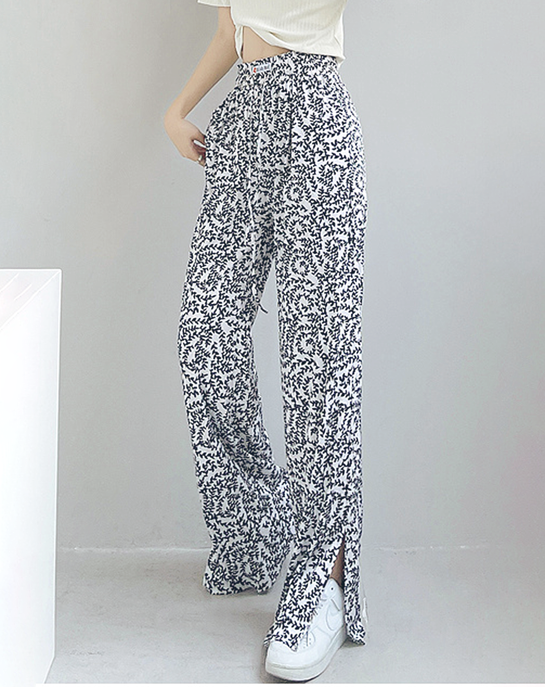 ♀Monochrome Botanical Pattern Pants