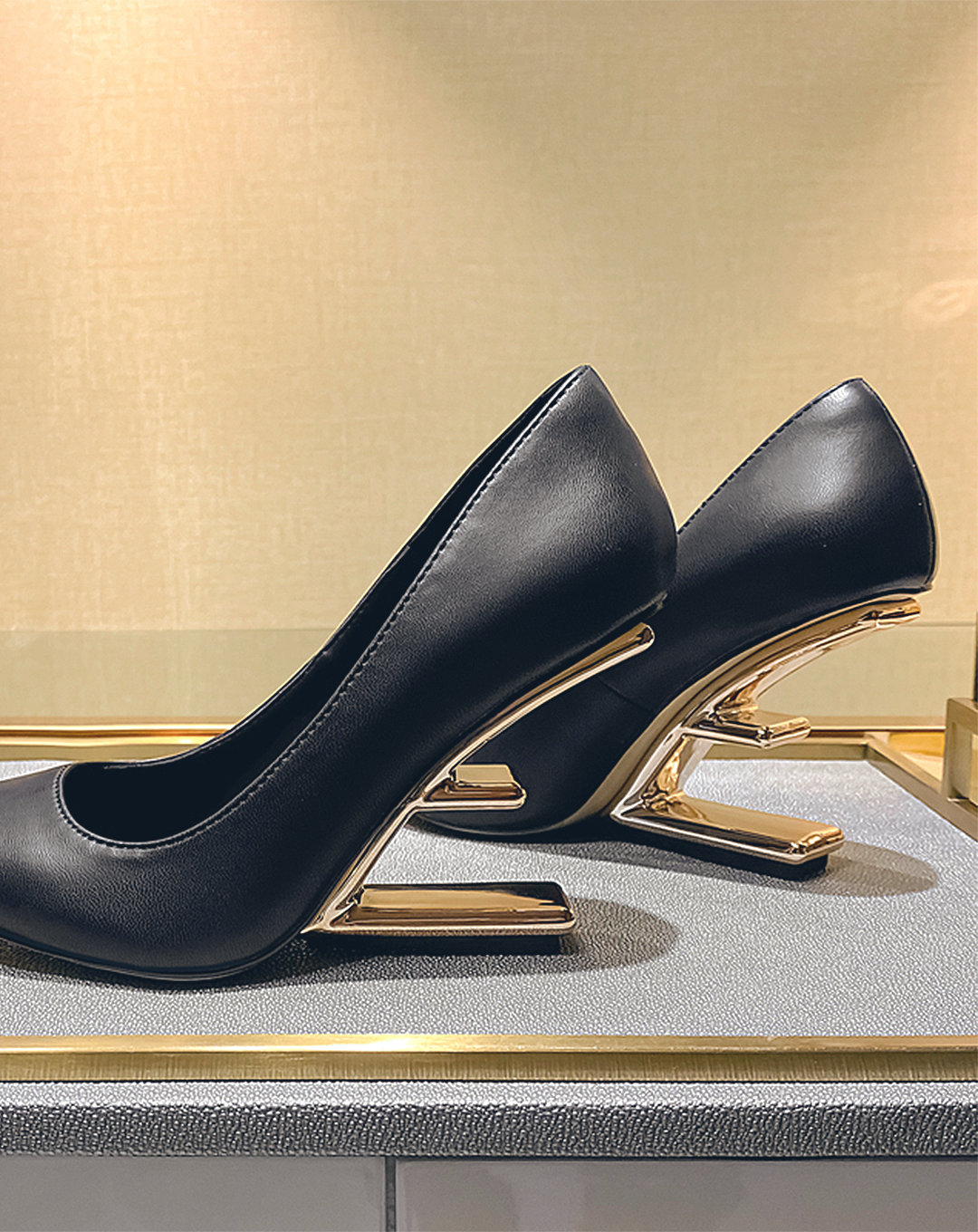 ♀ 本革/Metal Heel Pointed Toe Shoes