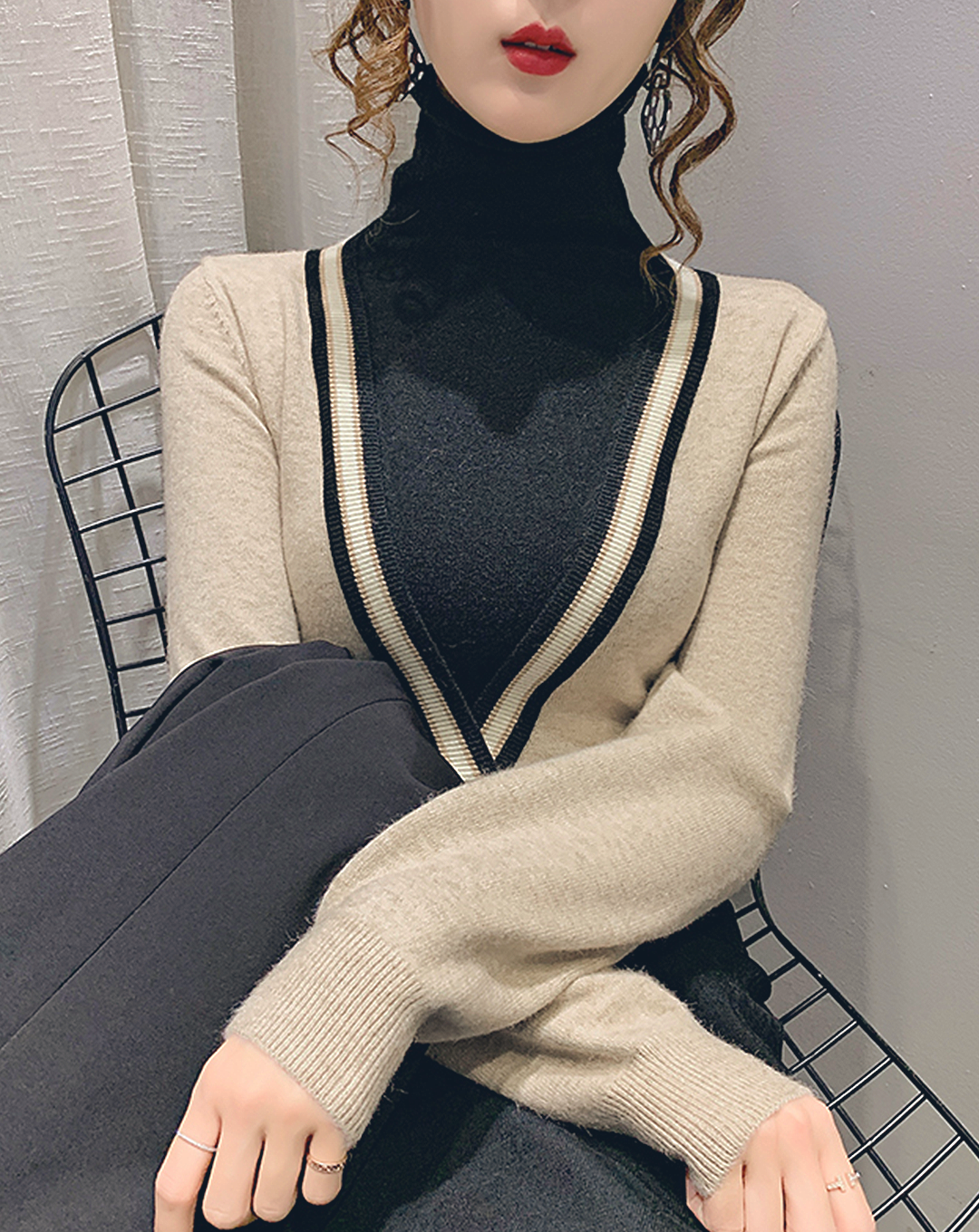 ♀V-neck Line Layered Knit