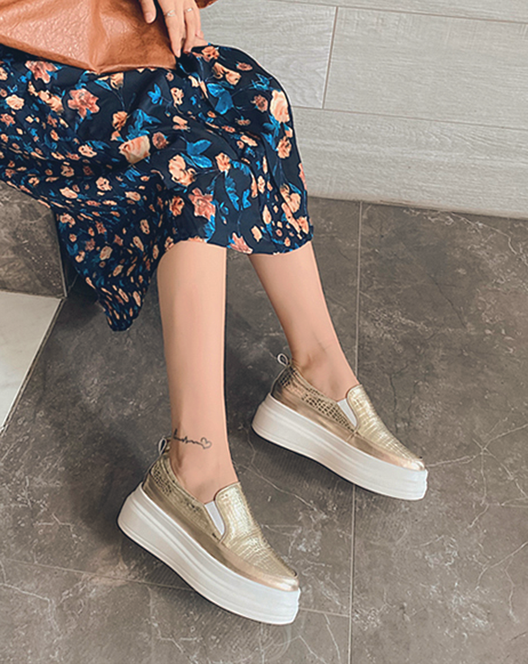 ♀ 本革/Metallic Platform Slip-ons