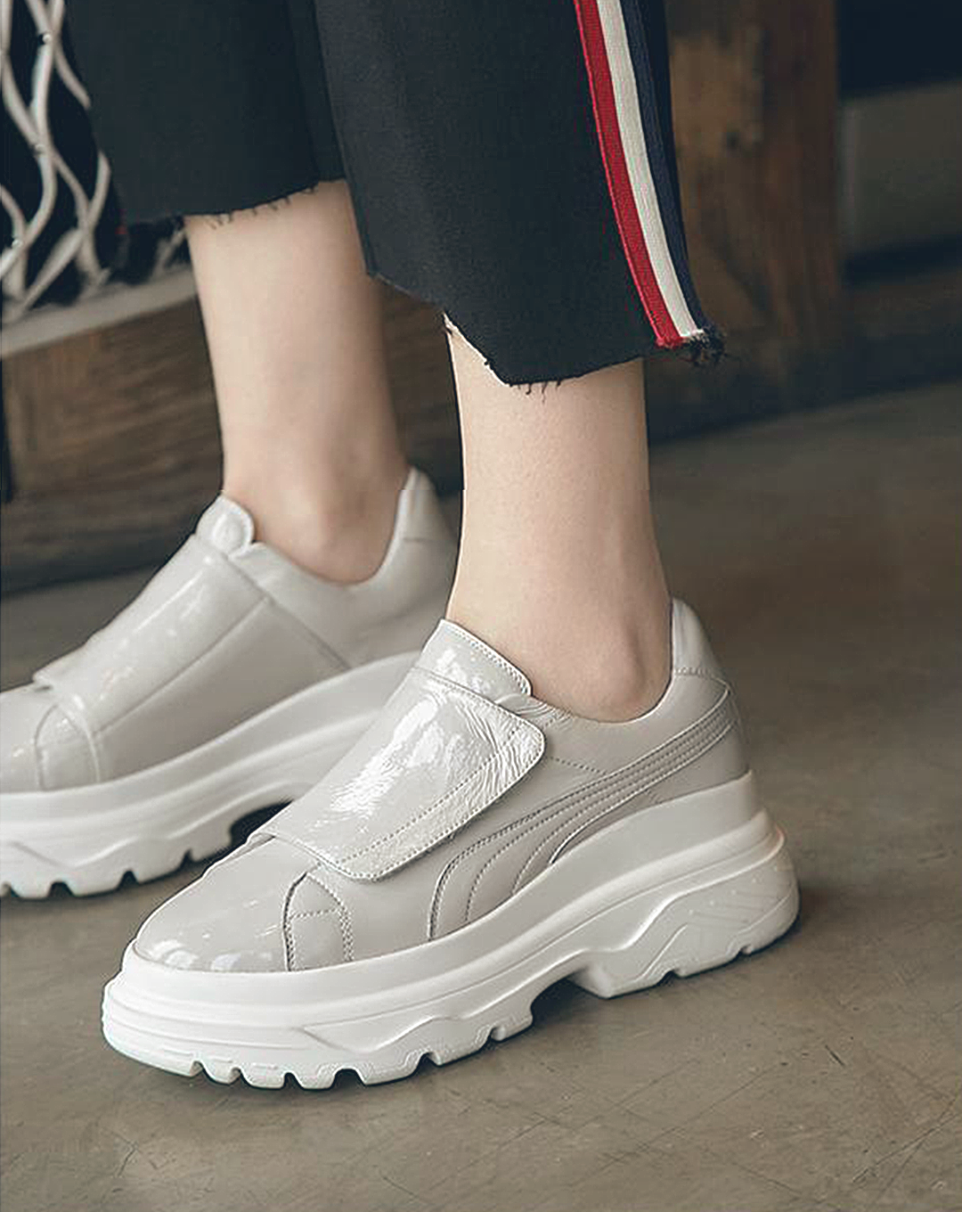 ♀ 本革/Velcro Leather Sneakers