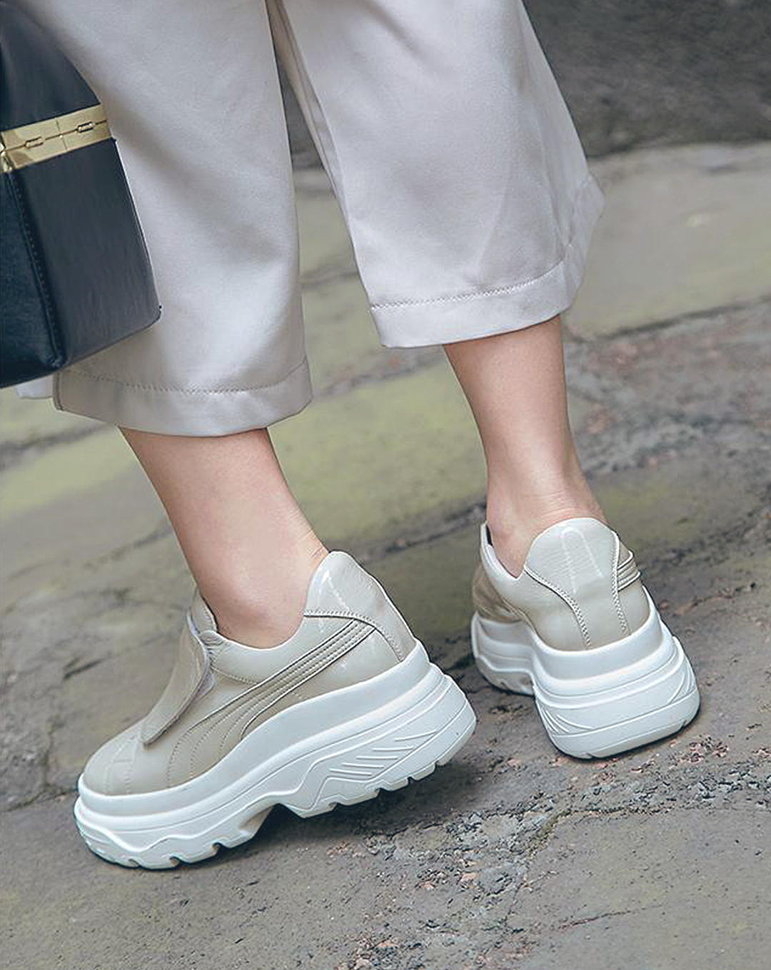 ♀ 本革/Velcro Leather Sneakers
